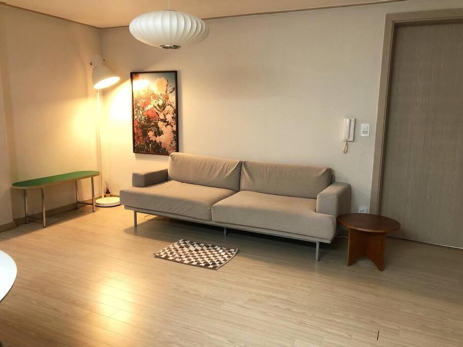 Hongdae Cozy&lovely House 2rooms Appartamento